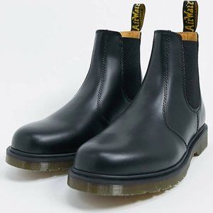 Dr Martens 2976 chelsea boots in all black